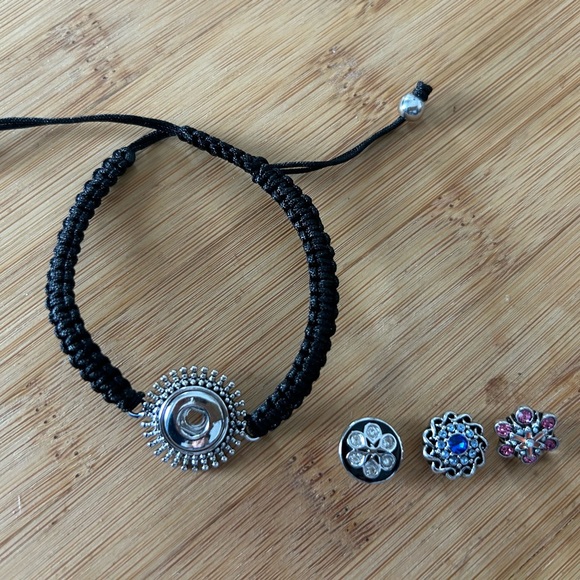 Adjustable mini “snap” bracelet - Picture 2 of 3